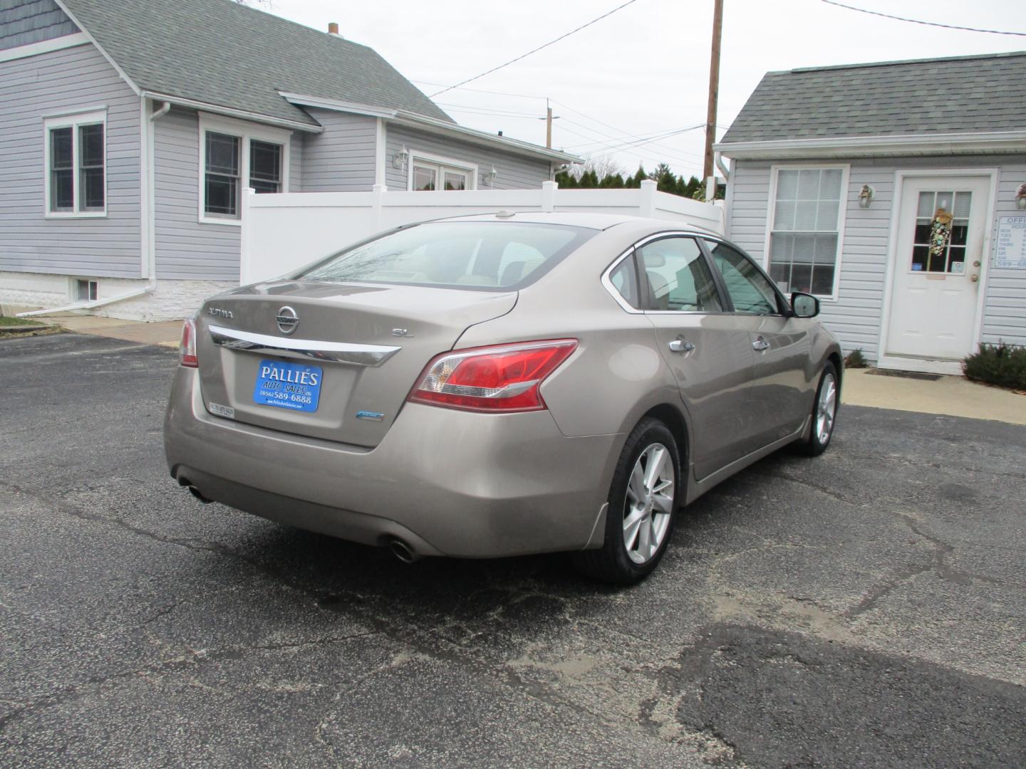 2013 GOLD Nissan Altima 2.5 S (1N4AL3AP8DN) with an 2.5L L4 DOHC 16V engine, AUTOMATIC transmission, located at 540a Delsea Drive, Sewell, NJ, 08080, (856) 589-6888, 39.752560, -75.111206 - Photo#8